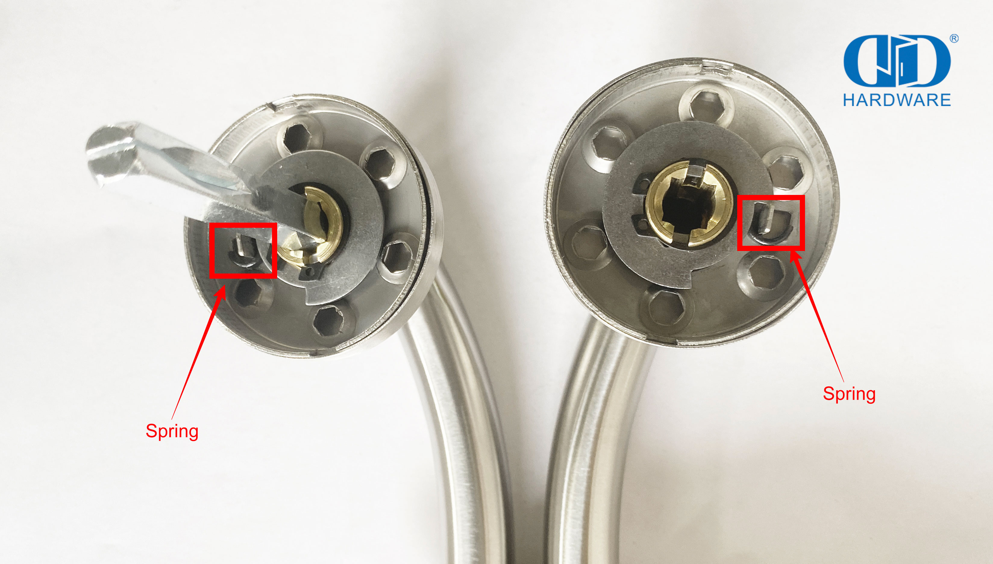 Металлическая дверная ручка