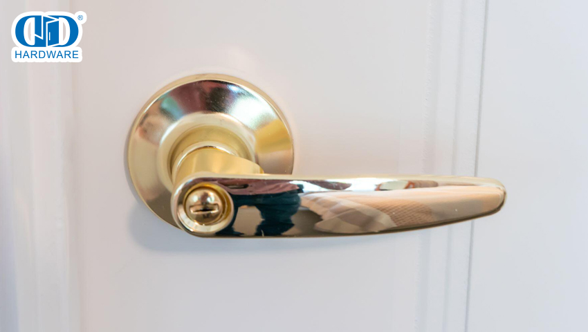 Почему из нержавеющей стали переживает латунь, цинк и алюминий в районах с высоким трафиком